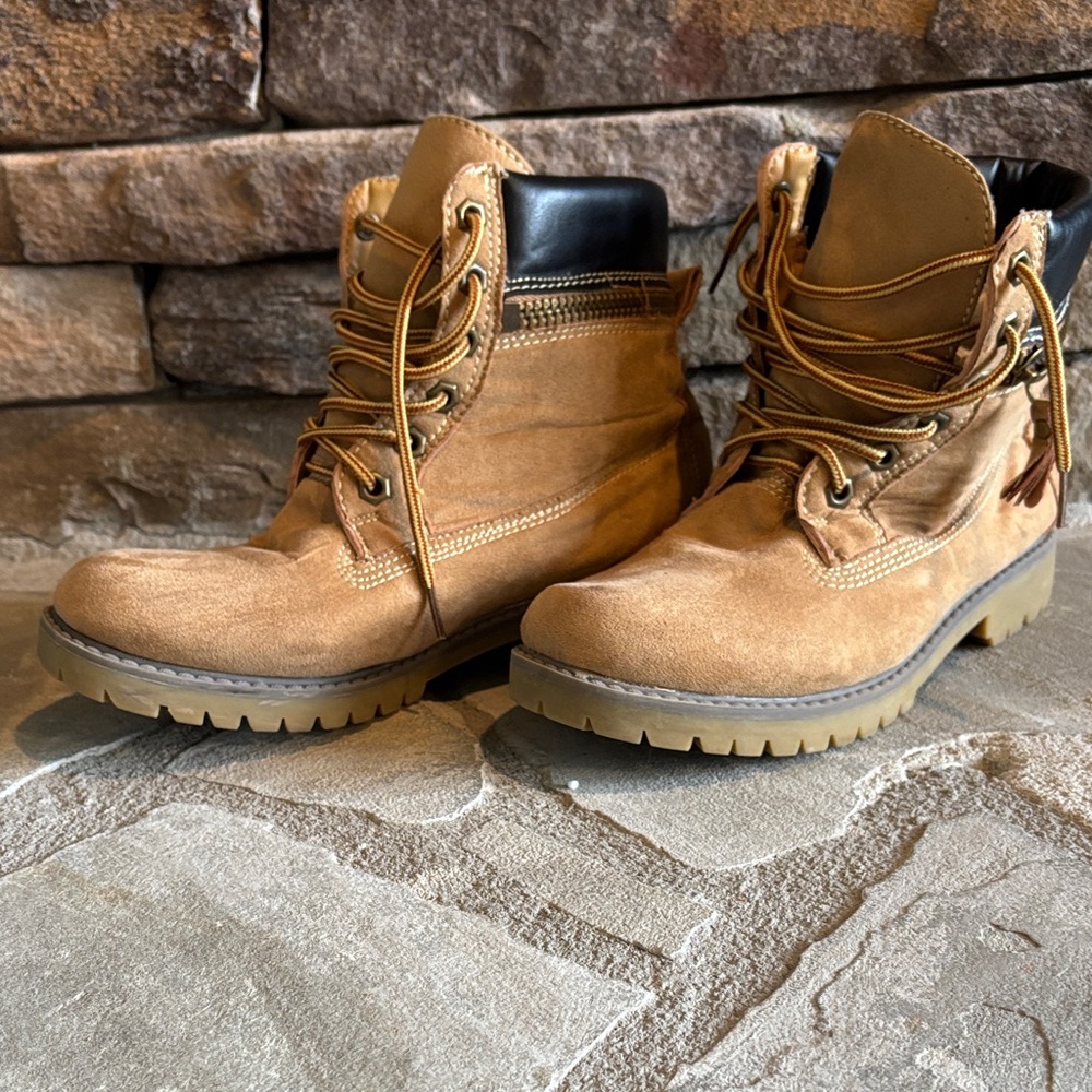Madden Girl Kendall & Kylie boot